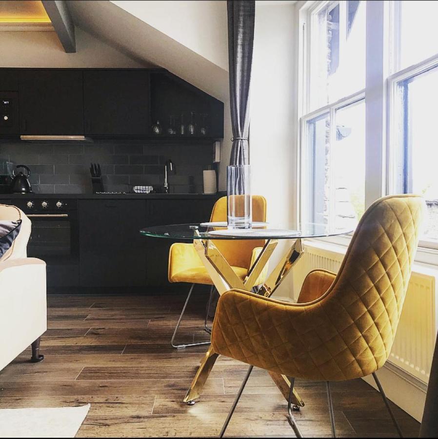 The Mews Boutique Deluxe Apartments, Sleep 2-6 People , Central Location, Free Parking Windermere Exterior photo