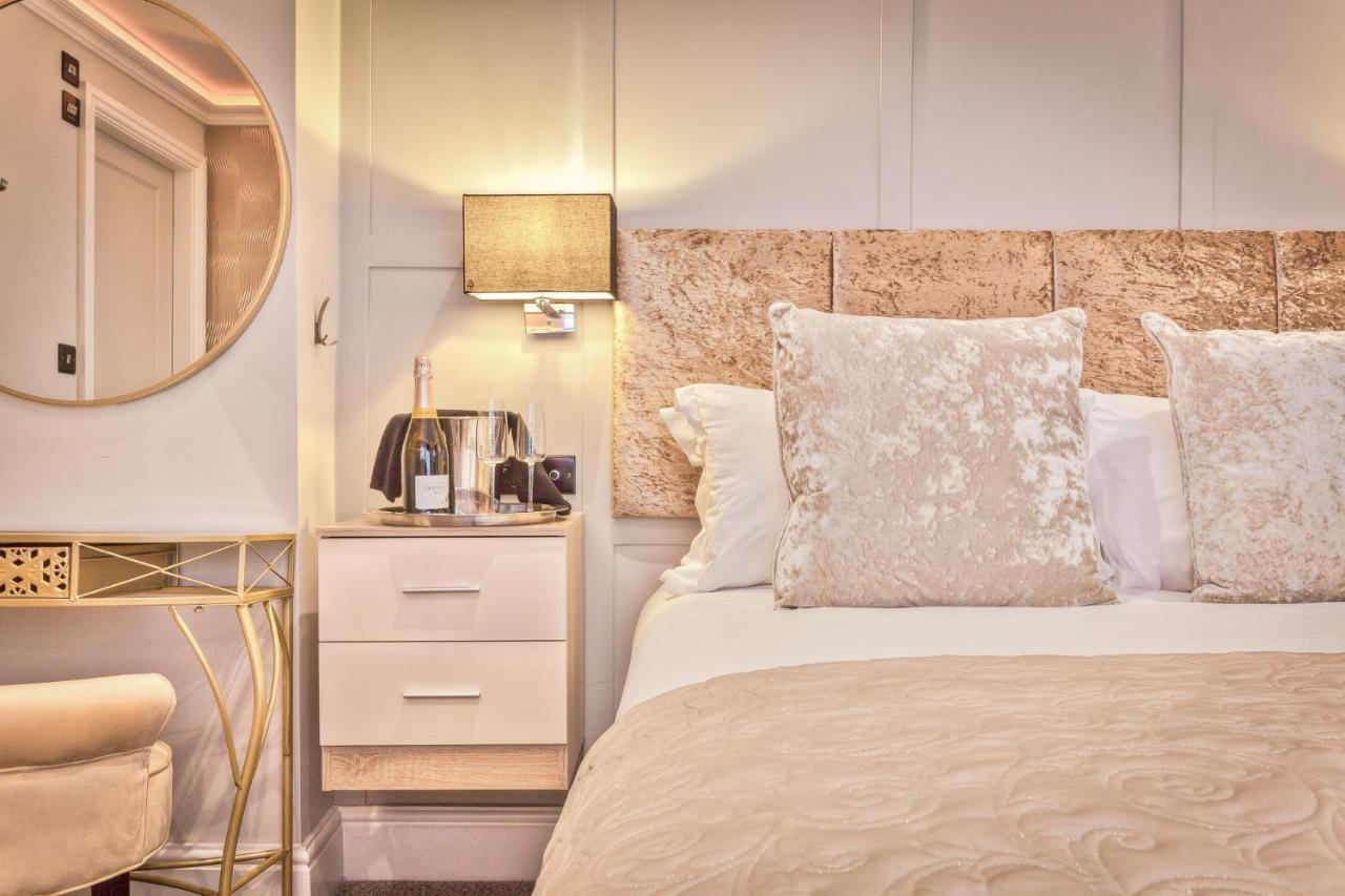 The Mews Boutique Deluxe Apartments, Sleep 2-6 People , Central Location, Free Parking Windermere Exterior photo